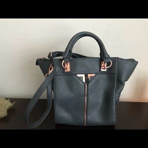 Blue Danielle Nicole handbag. BRAND NEW